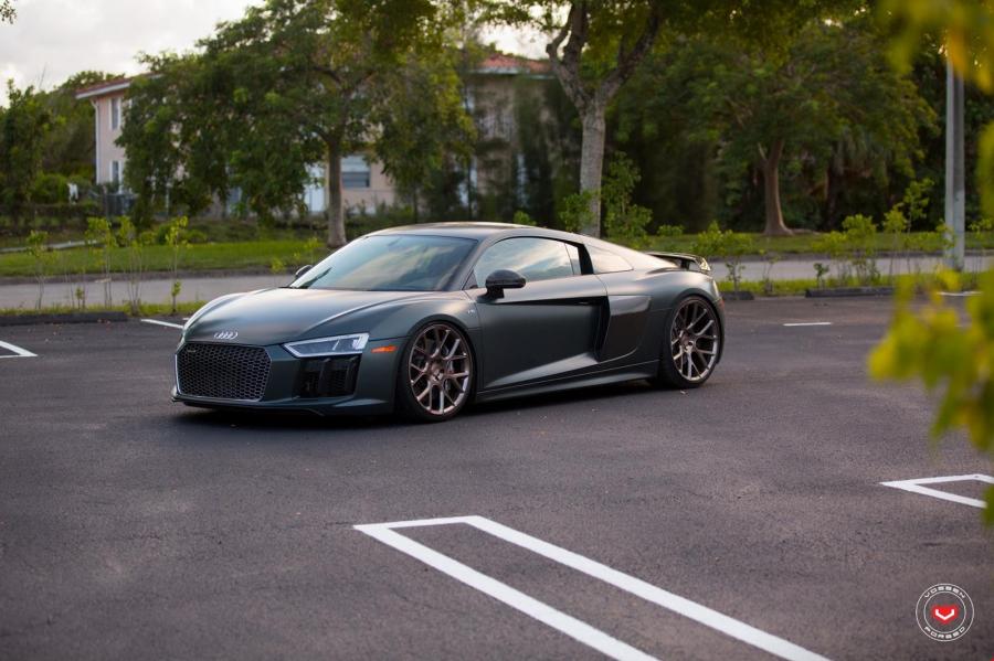  Audi R8 V10 on Vossen Wheels (CG-204) 2016 года  (фото 10 из 11)